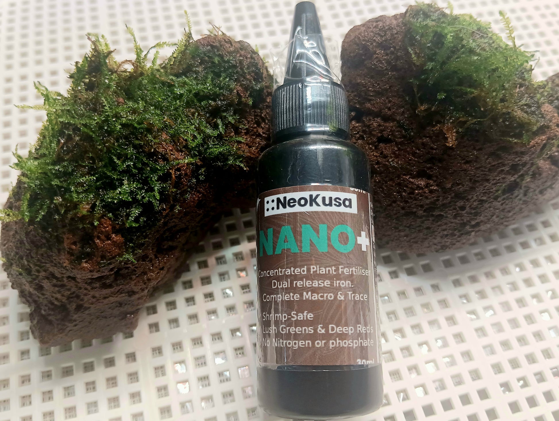 NeoKusa Nano+ trace fertiliser dosing pipette close-up